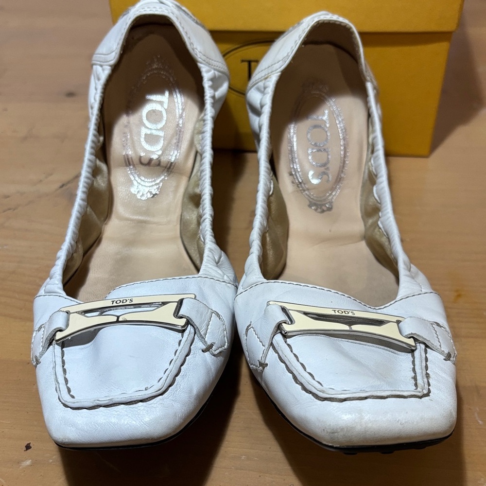 Tod's Cream Leather Flats with Gold Accent